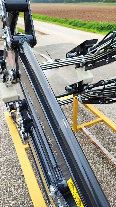 Stoll FC 250P Compactline Schwinge mit Parallelführung , Baujahr 2022 , NEU mit Lackschäden und kleinen optischen Fehlern , ** Ideal für Kompakt-Traktoren ** Frontlader