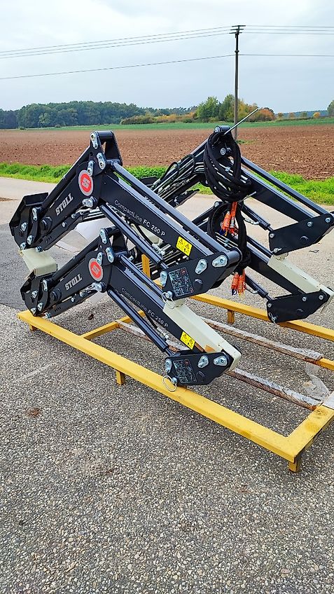 Stoll FC 250P Compactline Schwinge mit Parallelführung , Baujahr 2022 , NEU mit Lackschäden und kleinen optischen Fehlern , ** Ideal für Kompakt-Traktoren ** Frontlader