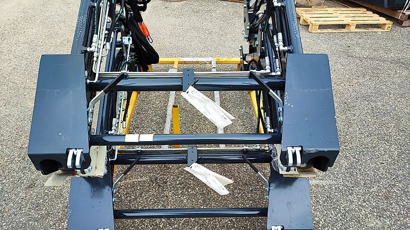 Stoll FC 250P Compactline Schwinge mit Parallelführung , Baujahr 2022 , NEU mit Lackschäden und kleinen optischen Fehlern , ** Ideal für Kompakt-Traktoren ** Frontlader