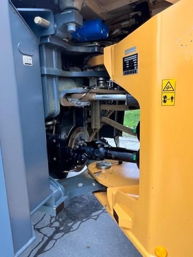 Liebherr L586 X Power