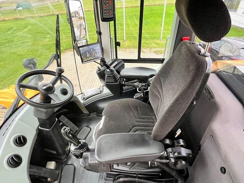 Liebherr L586 X Power