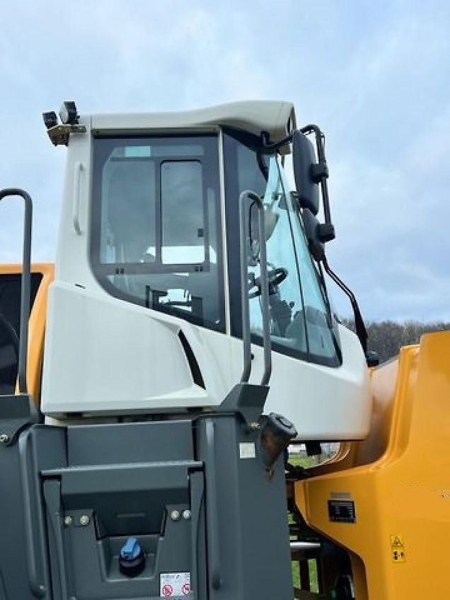 Liebherr L586 X Power