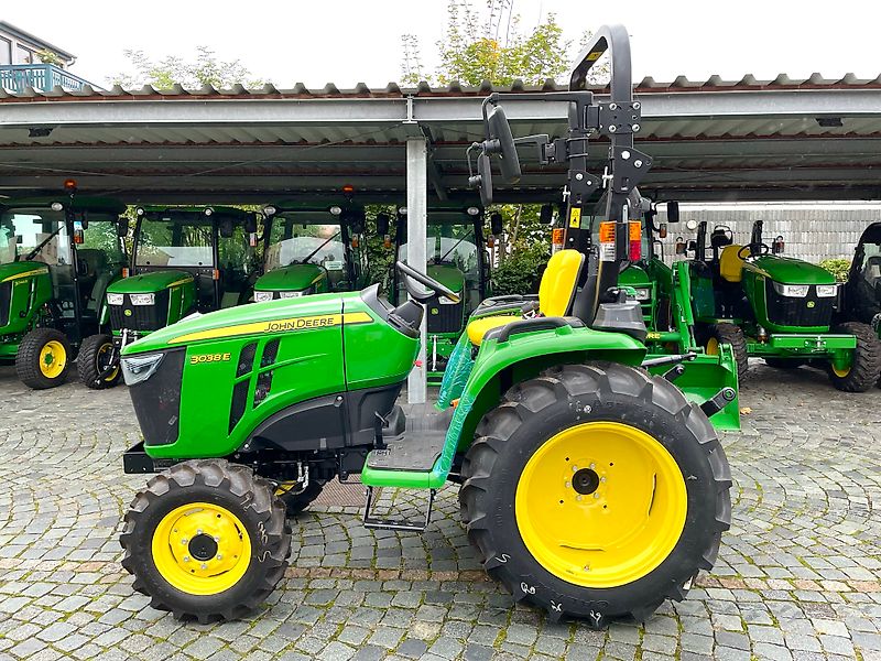 John Deere 3038E