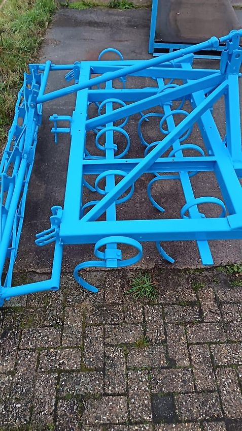Lemken Lemken ?Korund 2m Saatbeetkombination mit Stabwalze 250mm 11Kultivatorzinken geschraubt Tiefeneinstellung über Drehspindel der Krümlerwalze