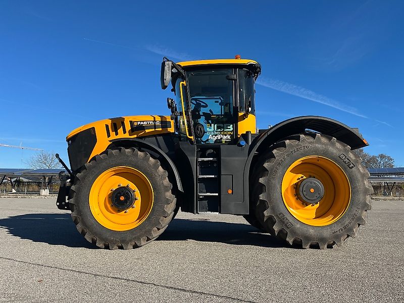 JCB FASTRAC 8330 ICON