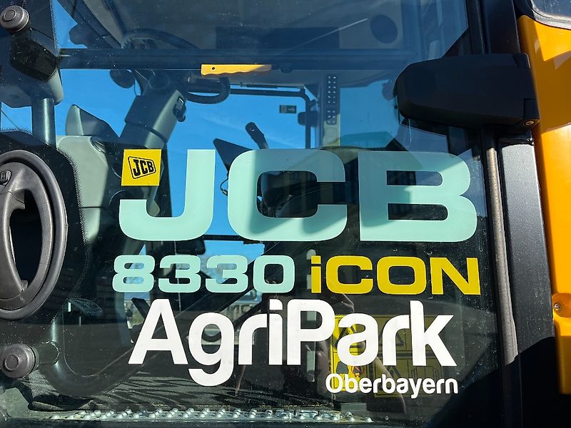 JCB FASTRAC 8330 ICON