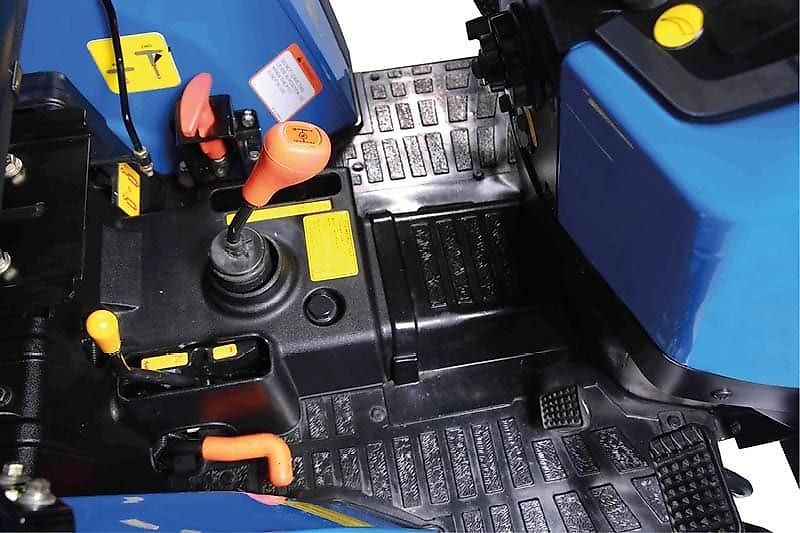 Solis 26 Frontlader / Ackerstollenbereifung / STVO / Allrad