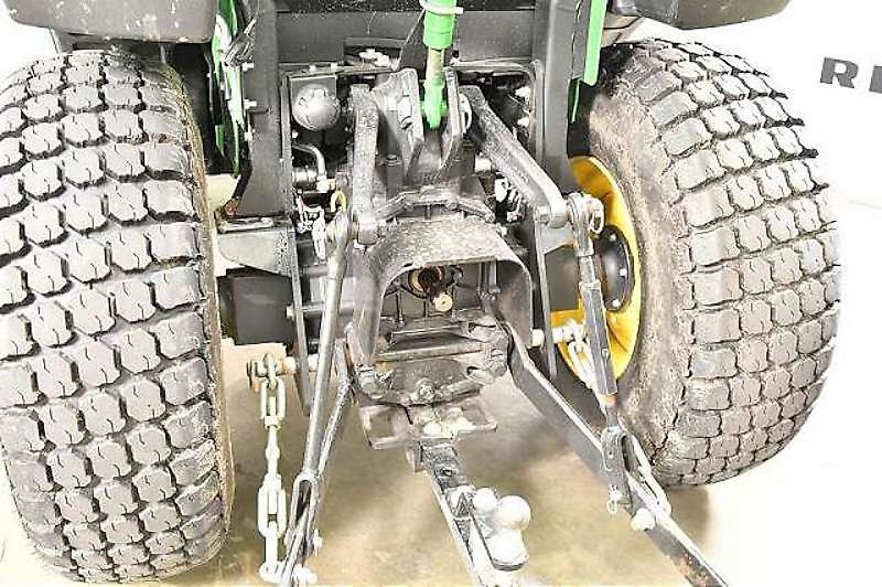 John Deere 2038R TRAKTOR