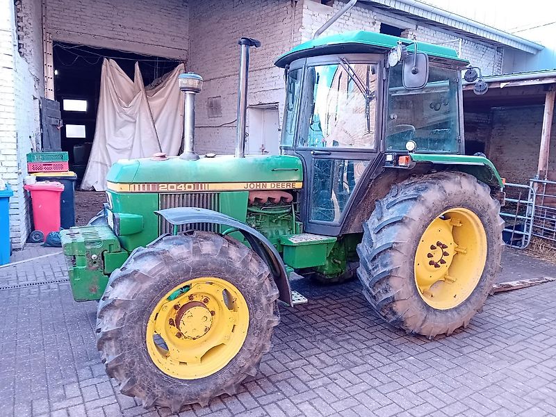 John Deere 2040
