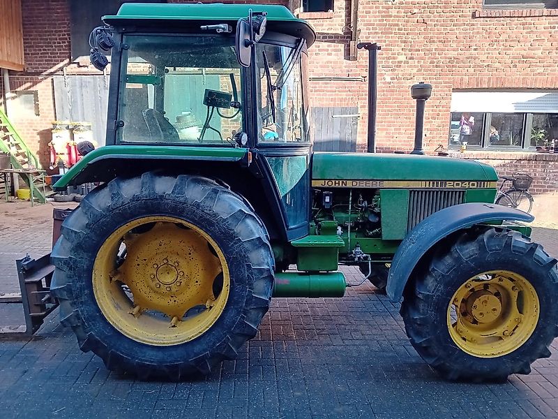 John Deere 2040