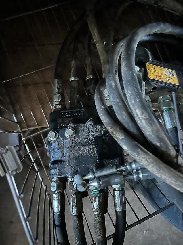 John Deere Hauer Schwinge XB 130 Bionic mit Konsolen, BJ 2018, sms-Schwingungstilgung, 3. Steuerkreis, Steuergerät, Multikuppler, Konsolen passend für 6000er Serie, sehr ordentlicher Zustand