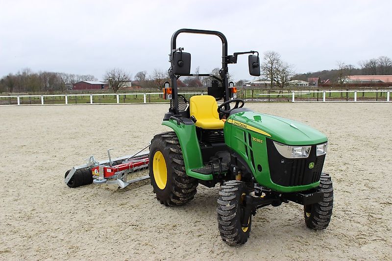 John Deere 3038E