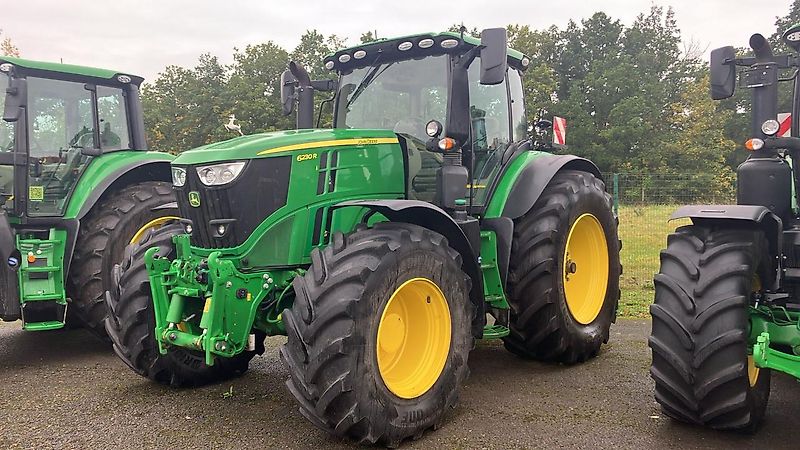 John Deere 6230R