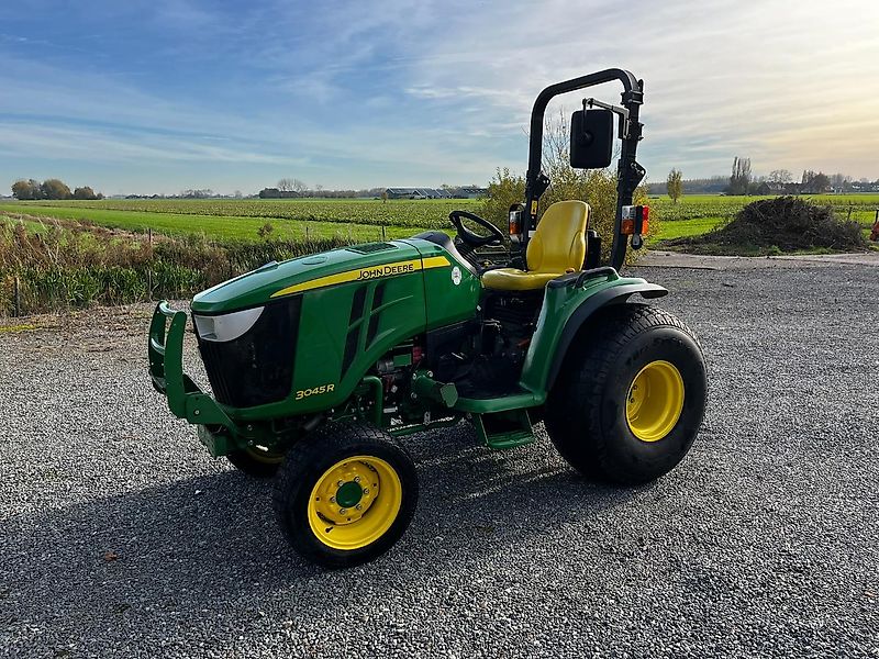 John Deere 3045r
