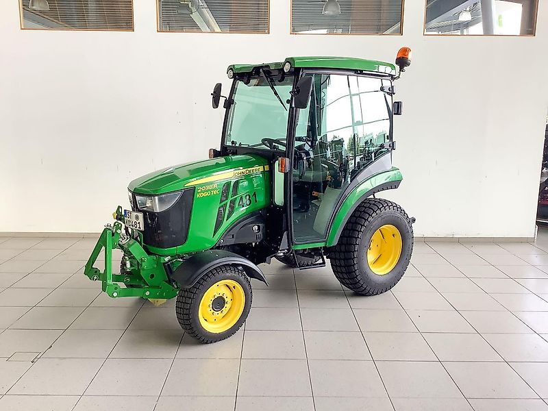 John Deere 2038R