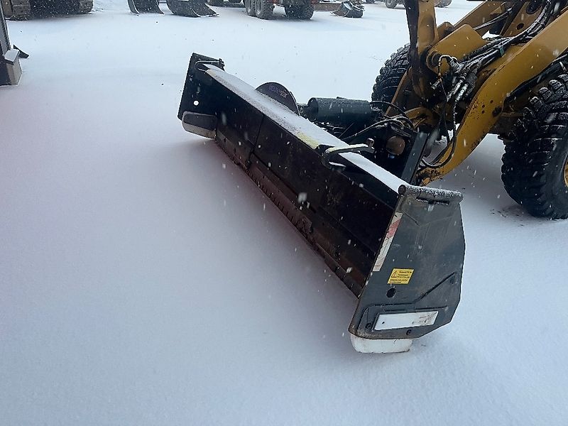 Caterpillar 908 / Zoom Aura, Rasvari