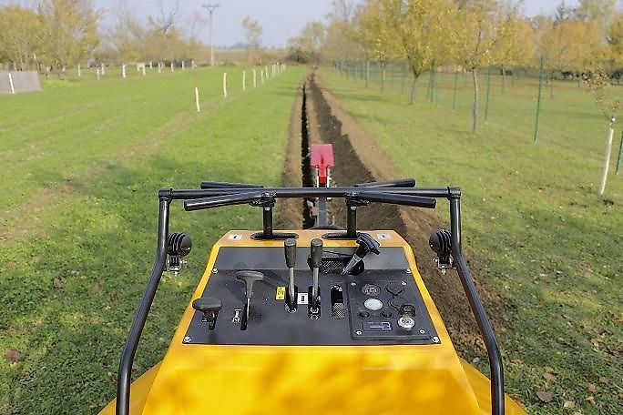 Grabenfräse, Schlitzfräse, Drainagefräse LASKI TR-120 Hydro auf Gummiketten.