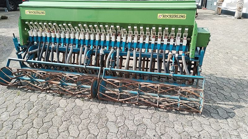 Amazone Amazone Saatkasten 30 Reihen mit Fahrgassenschaltung 24 reihig mit Drillpaker 550 mm und Krümlerwalzen zur Saatgutabdeckung Amazone D9 Saatkasten 30 reihig