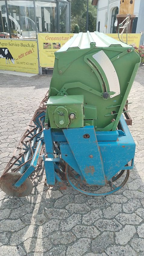 Amazone Amazone Saatkasten 30 Reihen mit Fahrgassenschaltung 24 reihig mit Drillpaker 550 mm und Krümlerwalzen zur Saatgutabdeckung Amazone D9 Saatkasten 30 reihig