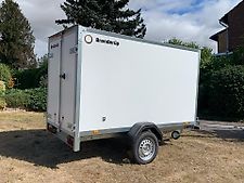 AKTION Brenderup Koffer Anhänger 750 KG mit Türen neues Modell