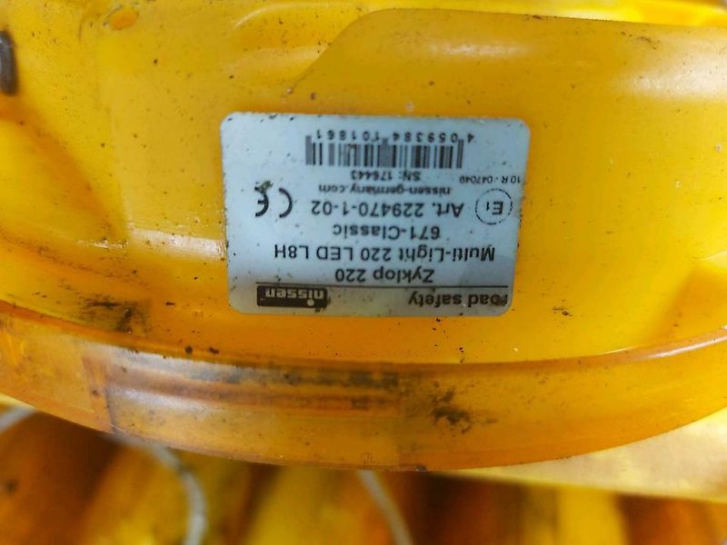 Nissen LED Vorwarner Leuchte Zyklop 220 Absperrtafel Vorwarntafel
