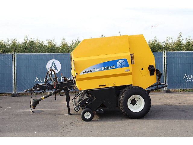 New Holland BR6090