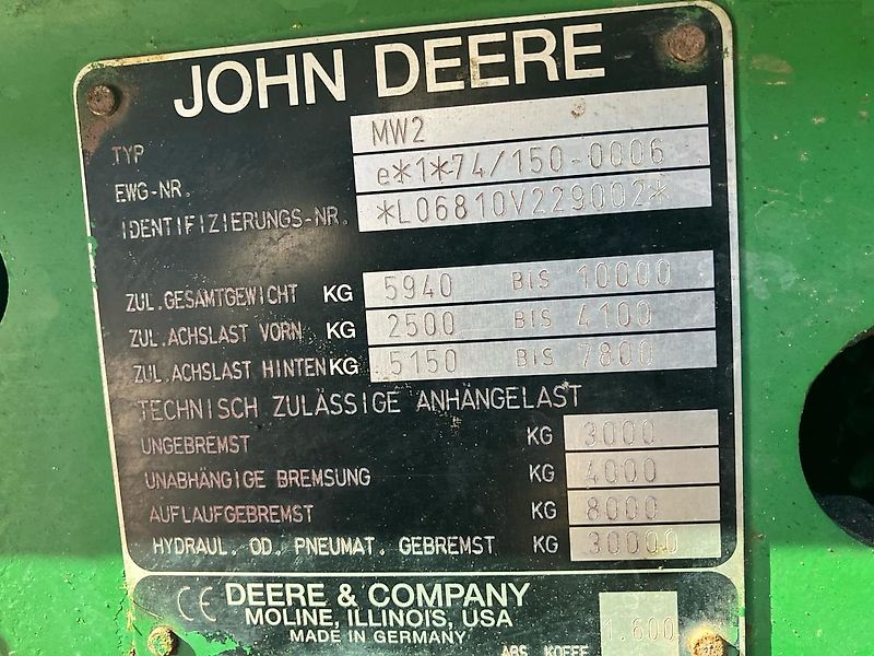 John Deere 6810