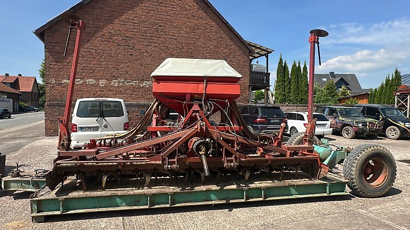 Kuhn 4,50m Kreiselegge mit Accord DA-S Rollscharmaschine und Tieflader, Zustand s. Fotos