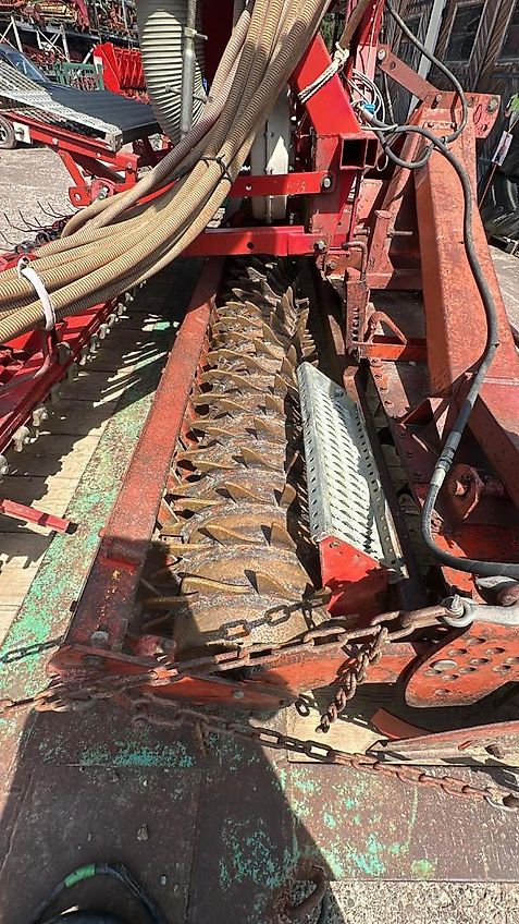 Kuhn 4,50m Kreiselegge mit Accord DA-S Rollscharmaschine und Tieflader, Zustand s. Fotos