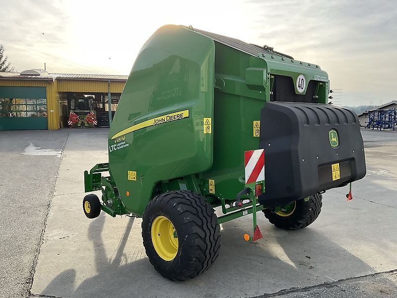 John Deere V451 M