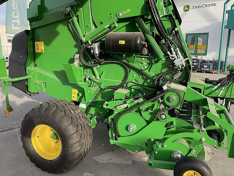 John Deere V451 M