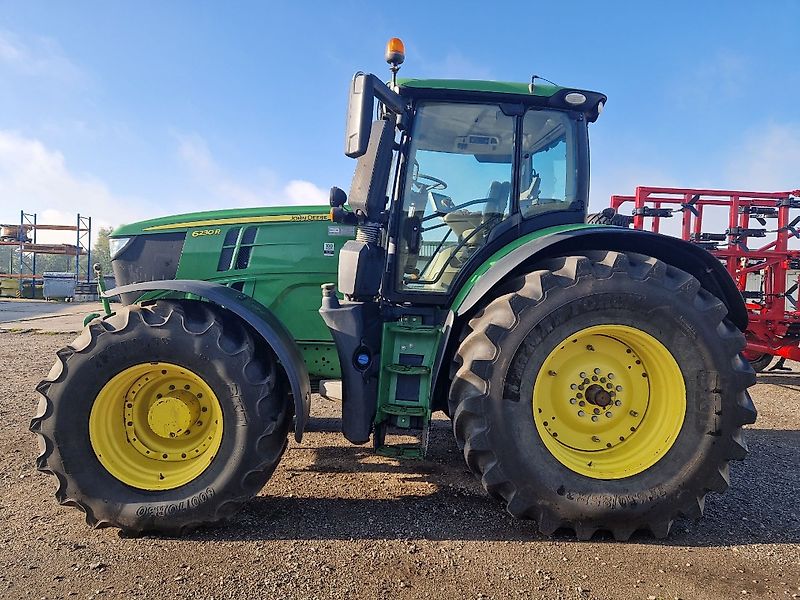 John Deere 6230R