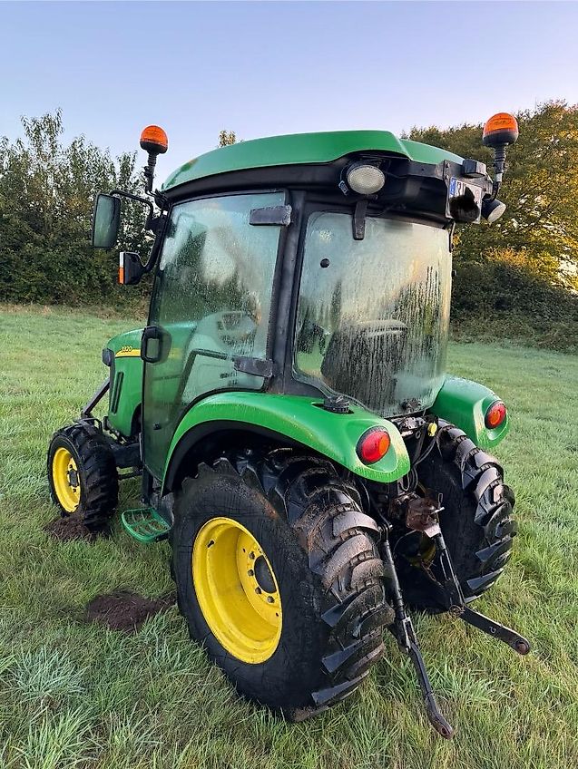 John Deere 3320