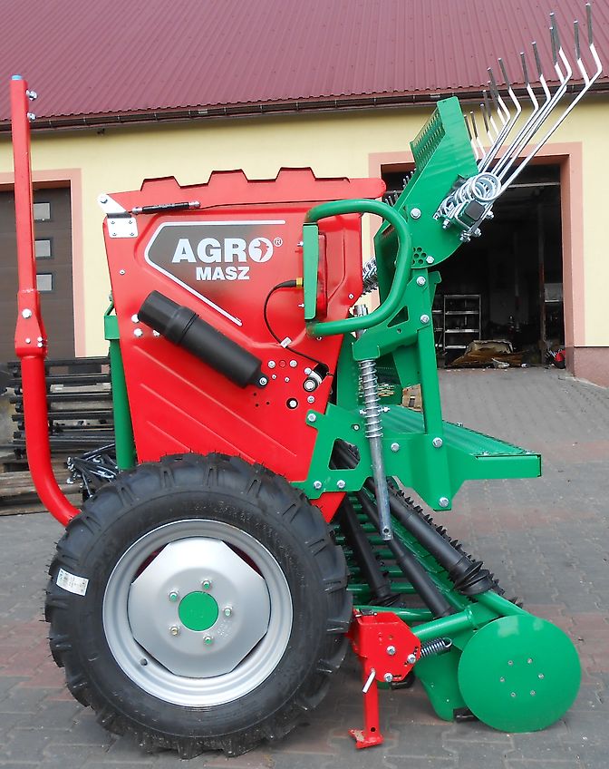AGRO-MASZ Drillmaschine SR-300 / Seed drill/ Siewnik rzędowy SR-300 / Sembradora en línea SR-300