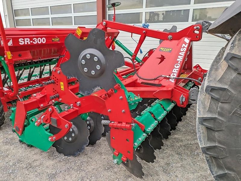 AGRO-MASZ AT30 mit SR300 - Kurzscheibenegge mit Drillmaschine (Am Lager)