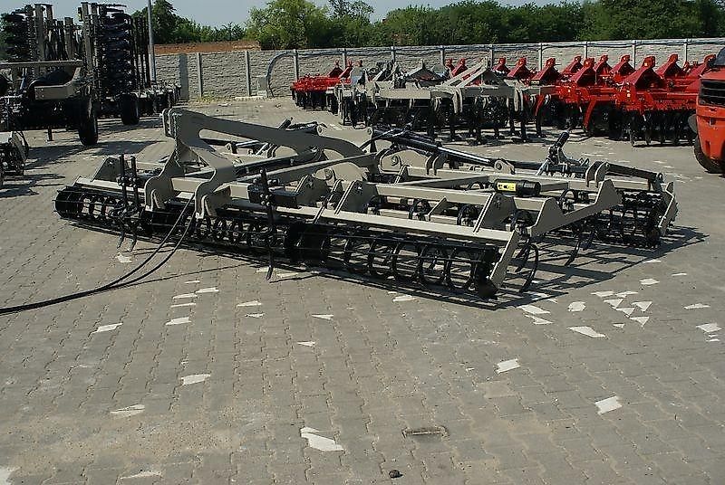 Rolex Saatbettkombination / Hydraulically cultivator / Vibroculteur / Aggregato di coltivazione / Почвообрабатывающий гидравлический складывающийся агрегат / Agregat uprawowy hydraulicznie składany 4,2 m