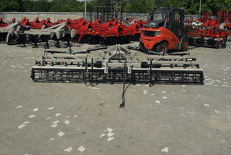 Rolex Saatbettkombination / Hydraulically cultivator / Vibroculteur / Aggregato di coltivazione / Почвообрабатывающий гидравлический складывающийся агрегат / Agregat uprawowy hydraulicznie składany 4,2 m