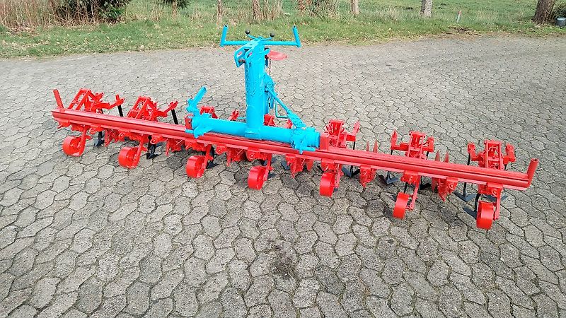 Rau Rau 6 Reihige Heckhacke 50cm Reihenabstand 3,1m Rahmenbreite mit Kulturschutzscheiben Exaktsteuerung im Heck zur optimalen Beikräuterbeseitigung durch Exackthecklenkung