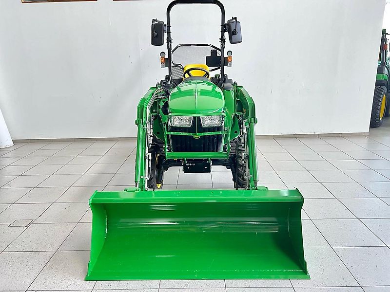 John Deere 3038E