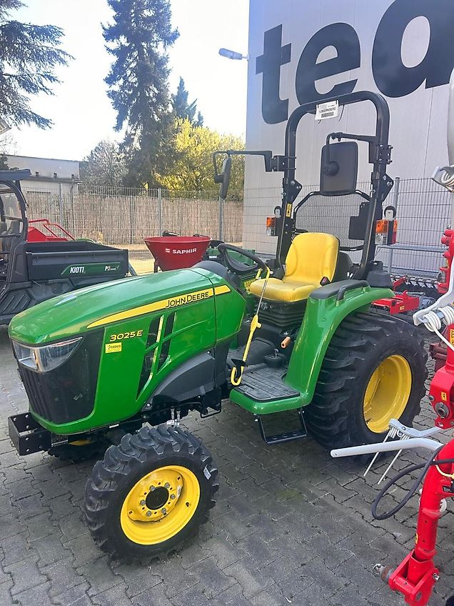 John Deere 3025E Industrie (3038E)