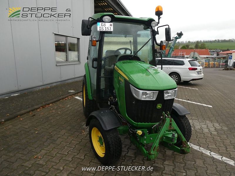 John Deere 3046R
