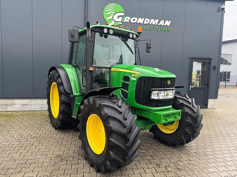 John Deere 6230