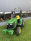 John Deere 3025E mit Yanmar Motor