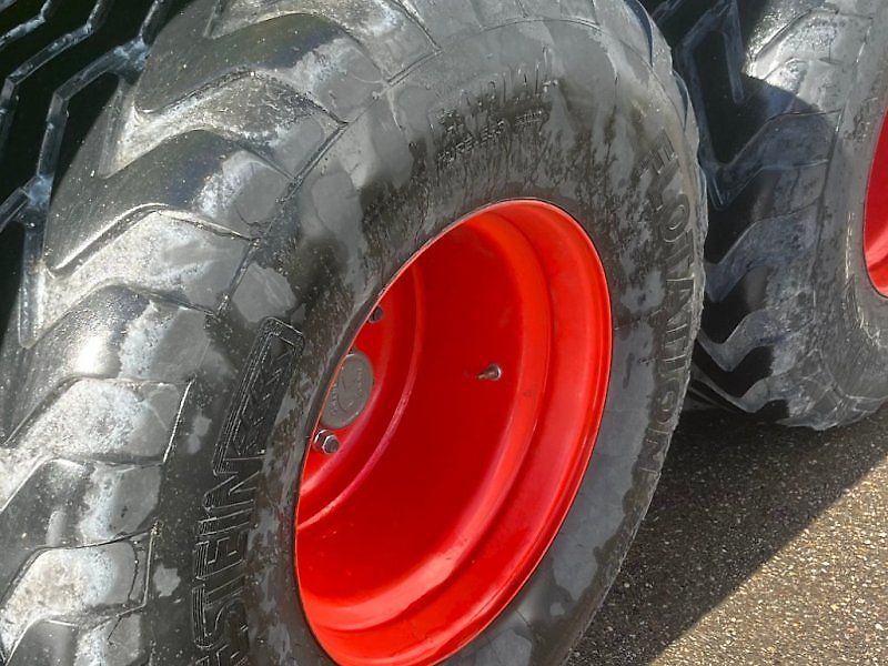 Claas Quadrant 3200 FC Tandem