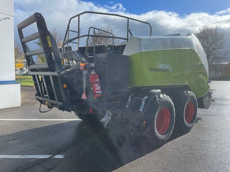 Claas Quadrant 3200 FC Tandem