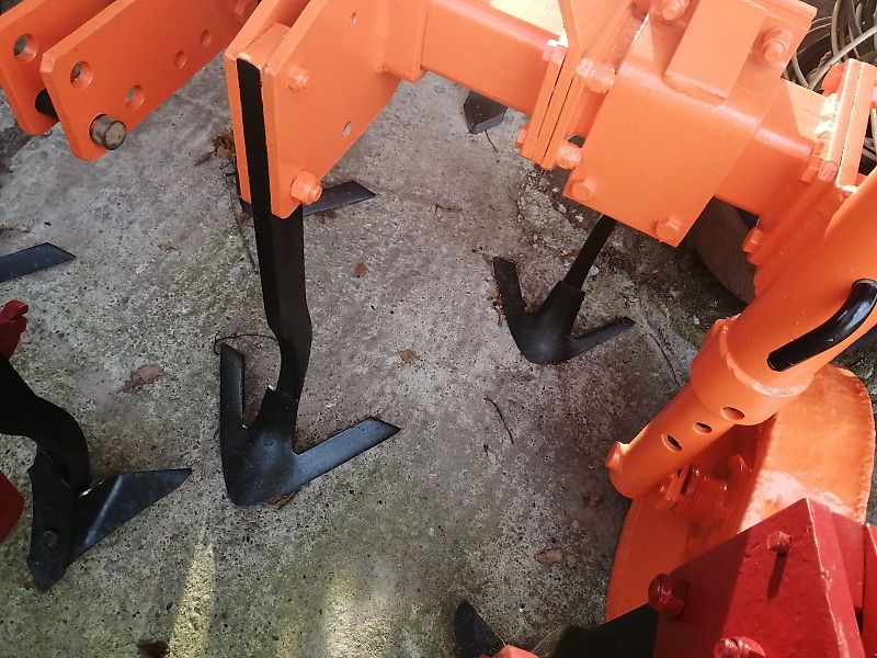 Howard Kongskilde Becker Howard kein Maschio Kerner Amazone Lemken Frontgrubber 250 cm Arbeitsbreite alle 7 Stiele sind auf einem stabile Tragrahmen geschraubt zur universellen Arbeitseinstellung 2 große Stützräder zur exakten Tiefeneinstellung mit Hitch & Zapf