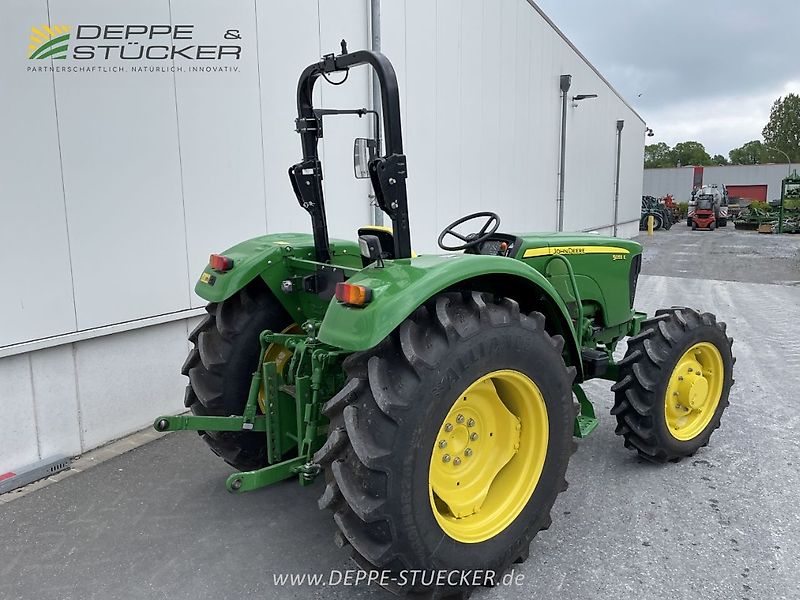 John Deere 5055E