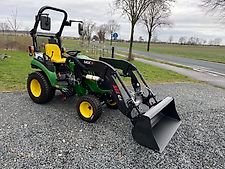 John Deere 2026 R mit Frontlader