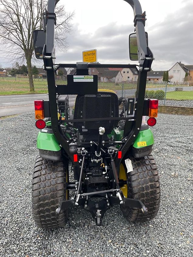 John Deere 2026 R mit Frontlader