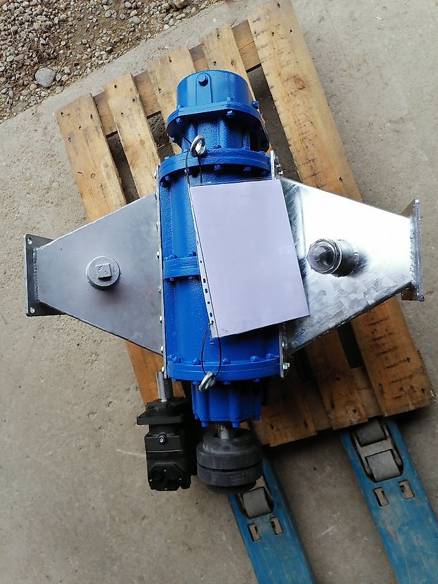 NEU Hofer !! verzinkten Dreipunktbock + Drehkolbenpumpe 5 m3 !! - Zapfwellenantrieb / Gelenkwellenantrieb - Steinfangkasten - Güllepumpe Güllezubringer Güllefass Güllewagen Biogas Gülleauflieger Gülleauflieger Pumpstation Schleppschlauch Schleppschuhverte verzinkten Dreipunktbock + Drehkolbenpumpe 5 m3 + Steinfangkasten